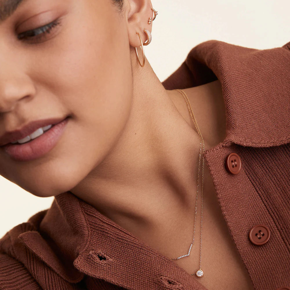 Colar Wishbone Pavé em Ouro 18k – Elegância com Brilho Sutil | Saint Carvalho