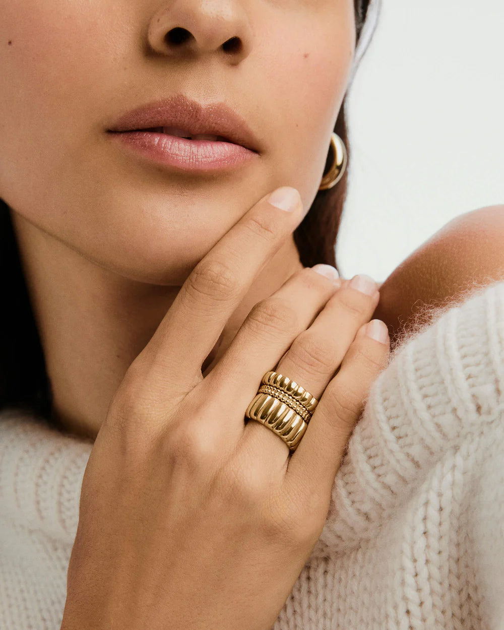 Anel Charlotte Bold em Ouro 18k – Design Esculpido e Luxo Contemporâneo | Saint Carvalho