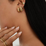 Brinco Argola Dourada Clássica Minimal – Saint Carvalho