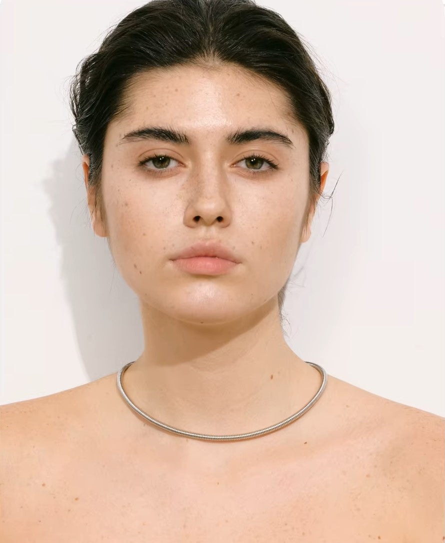 Colar Prata 925 Rígido com Fecho Magnético – Sofisticação Contemporânea | Saint Carvalho
