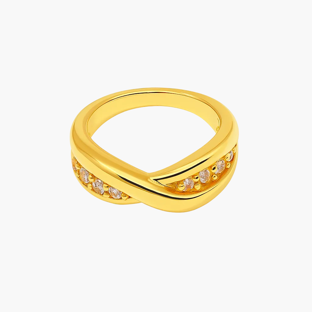 Anel Dourado Curvado com Detalhes em Cristal – Elegância Orgânica | Saint Carvalho