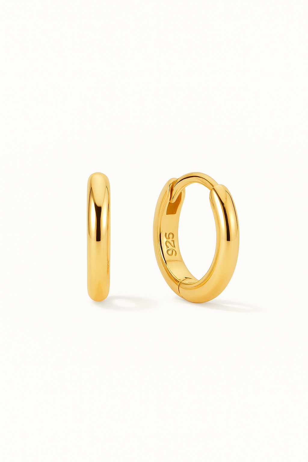 Brinco Argola Pequena Dourada Minimalista – Saint Carvalho