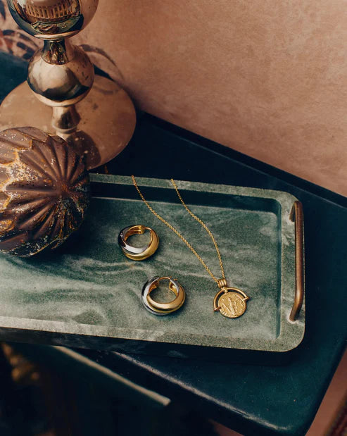 Colar Medalha Romana em Ouro 18k – Elegância Clássica e Atemporal | Saint Carvalho