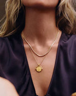 Colar Medalha Romana em Ouro 18k – Elegância Clássica e Atemporal | Saint Carvalho