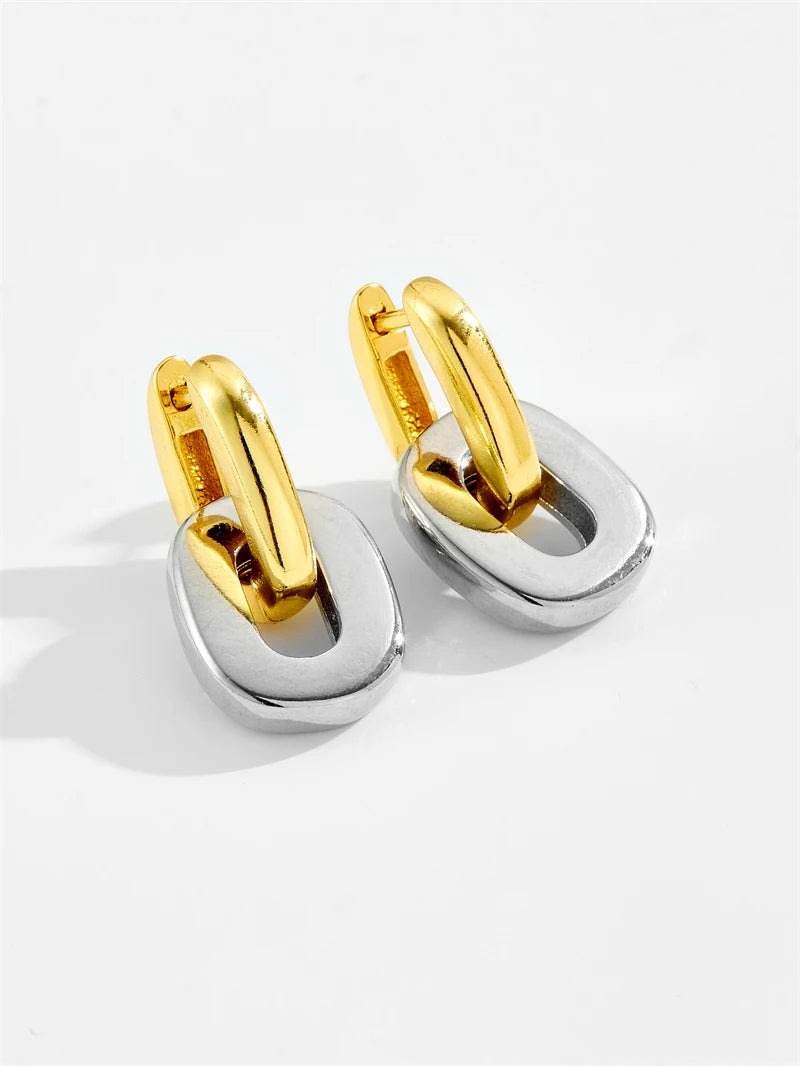 Brinco Argola Dupla Bicolor Ouro e Prata – Design Moderno e Sofisticado