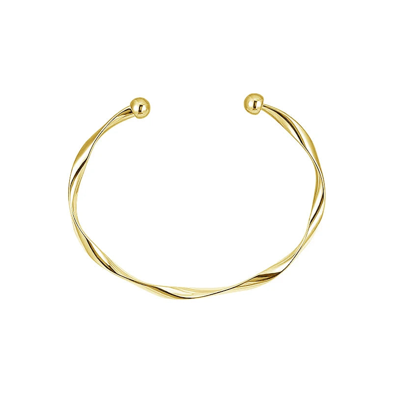 Pulseira Dourada Torcida Minimalista – Estilo Atemporal | Saint Carvalho
