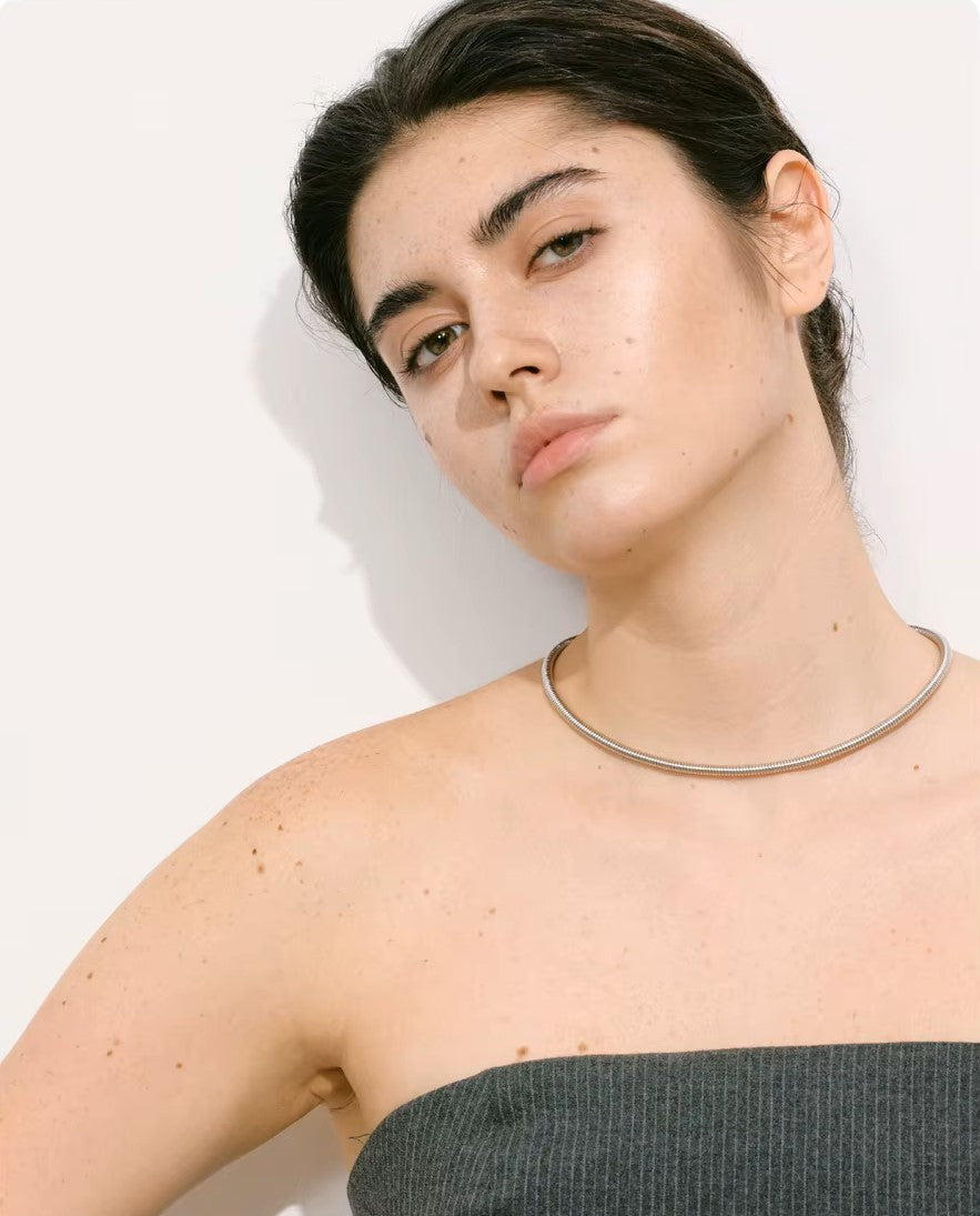 Colar Prata 925 Rígido com Fecho Magnético – Sofisticação Contemporânea | Saint Carvalho