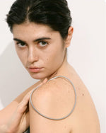 Colar Prata 925 Rígido com Fecho Magnético – Sofisticação Contemporânea | Saint Carvalho