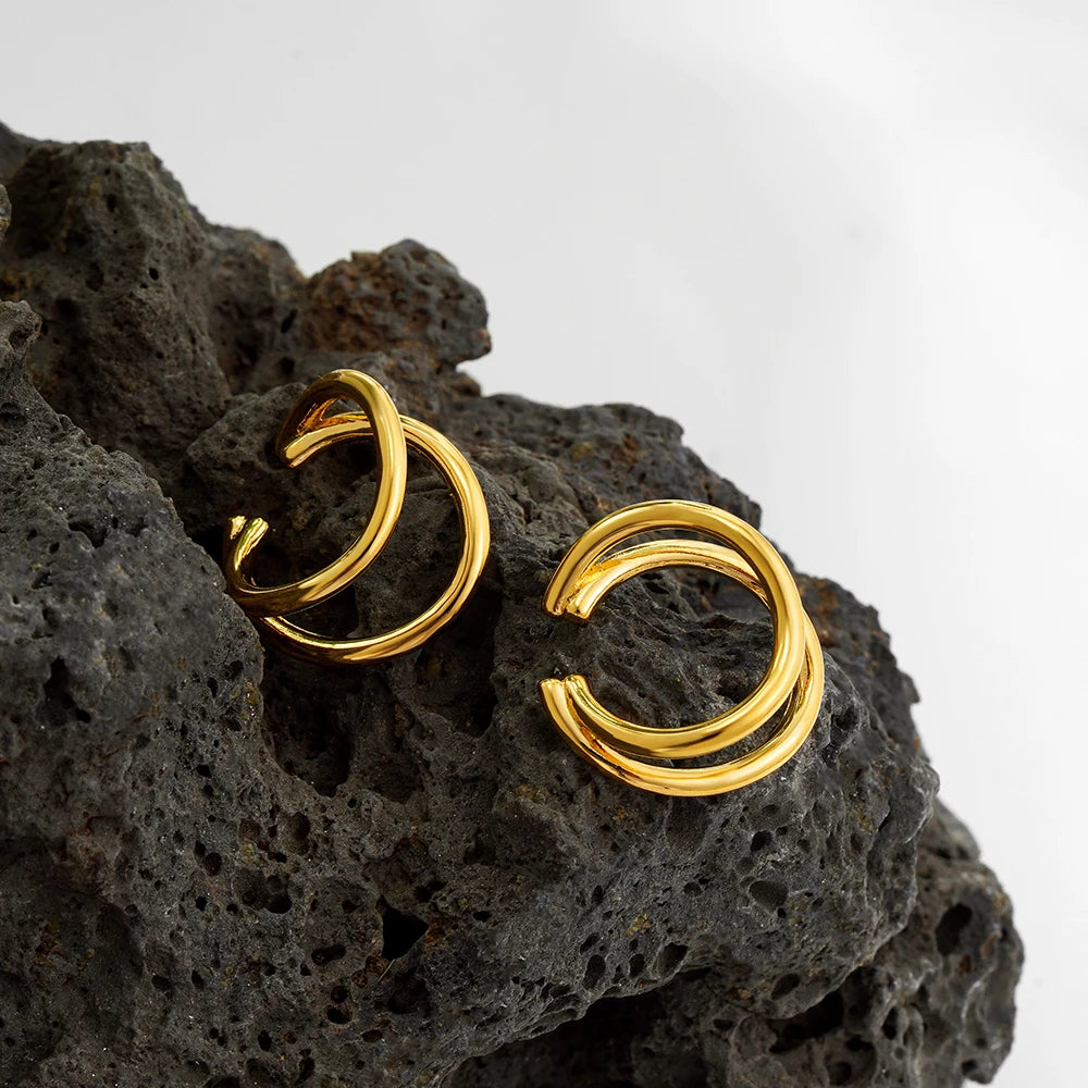 Brinco de Cartilagem Argola Minimalista em Ouro 18k | Saint Carvalho