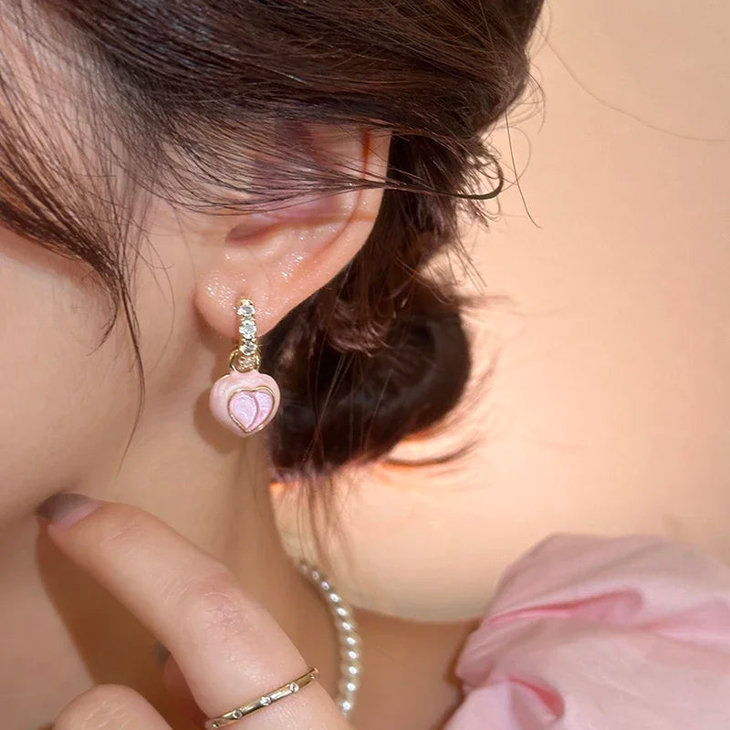 Brincos de Cristal Coração Rosa em Ouro 18k – Romance e Delicadeza | Saint Carvalho