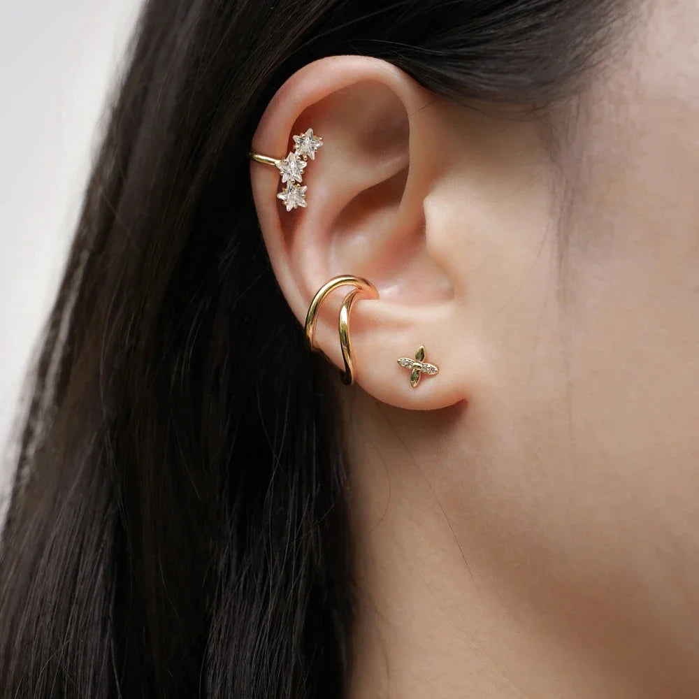 Brinco de Cartilagem Argola Minimalista em Ouro 18k | Saint Carvalho