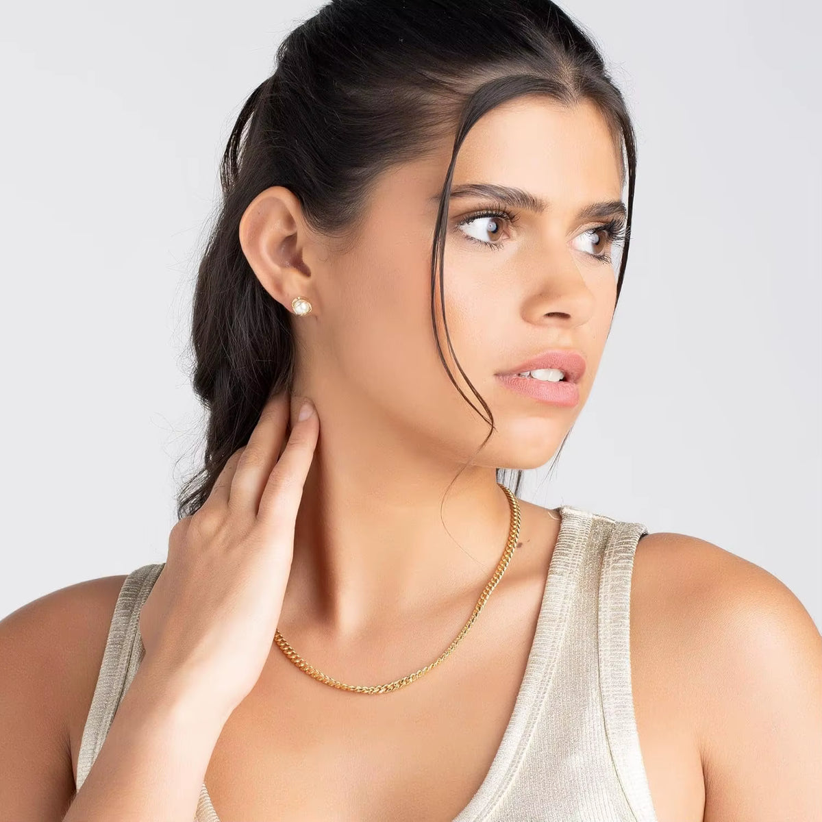Brinco Pérola Envolta em Ouro 18k – Elegância Esculpida | Saint Carvalho
