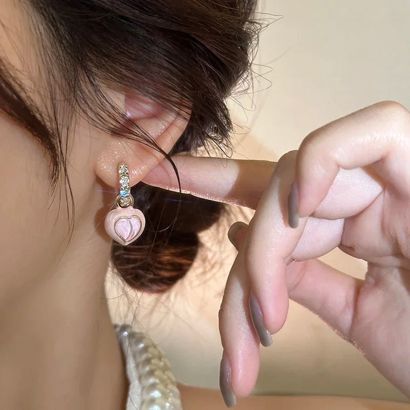 Brincos de Cristal Coração Rosa em Ouro 18k – Romance e Delicadeza | Saint Carvalho