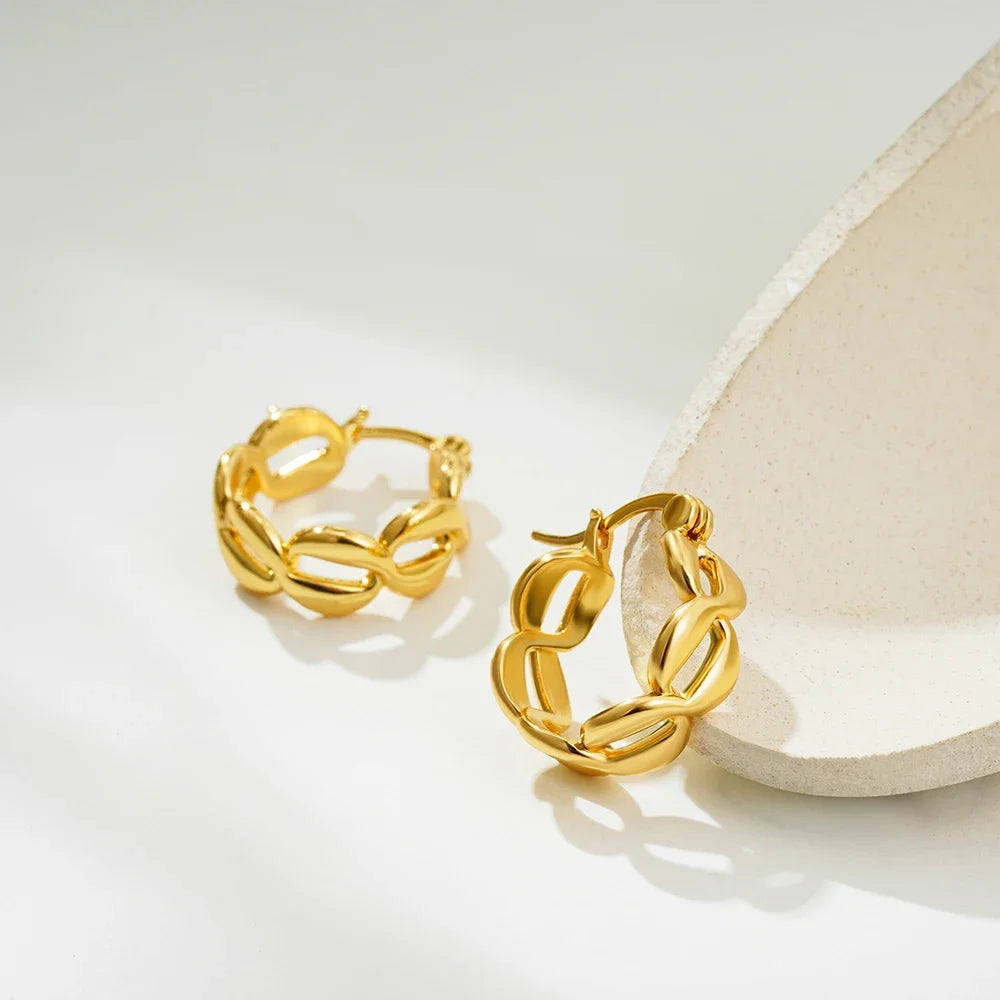 Brinco Argola Trançada Dourada em Ouro 18k – Escultura Contemporânea | Saint Carvalho