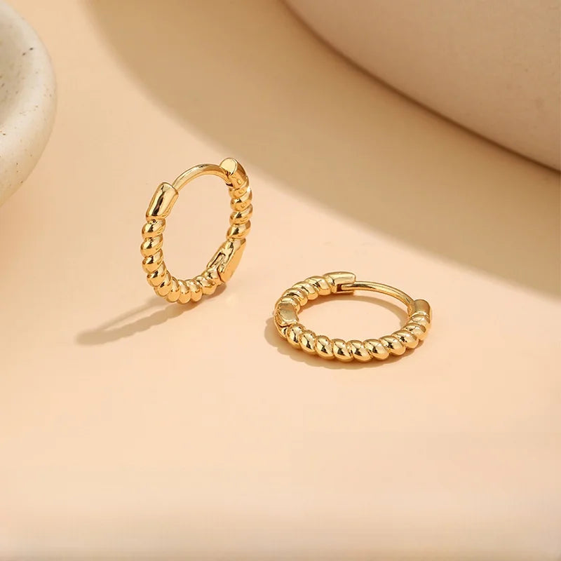 Brinco Argola de Ouro 18K Esferas Polidas – Design Minimalista e Atemporal