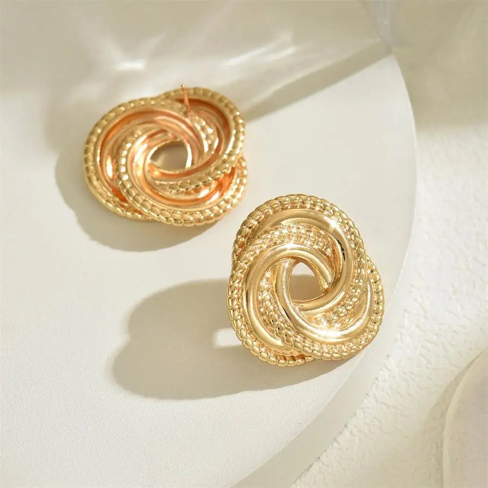 Brincos Espiral Esculpido em Ouro 18k – Design Artístico e Atemporal | Saint Carvalho