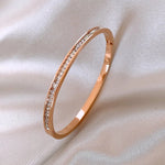 Pulseira Dourada com Cristais em Ouro 18k – Minimalismo Sofisticado | Saint Carvalho