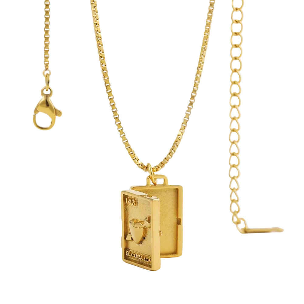 Colar Relicário “El Corazón” Dourado em Ouro 18k – Guarde o Amor em Detalhes | Saint Carvalho