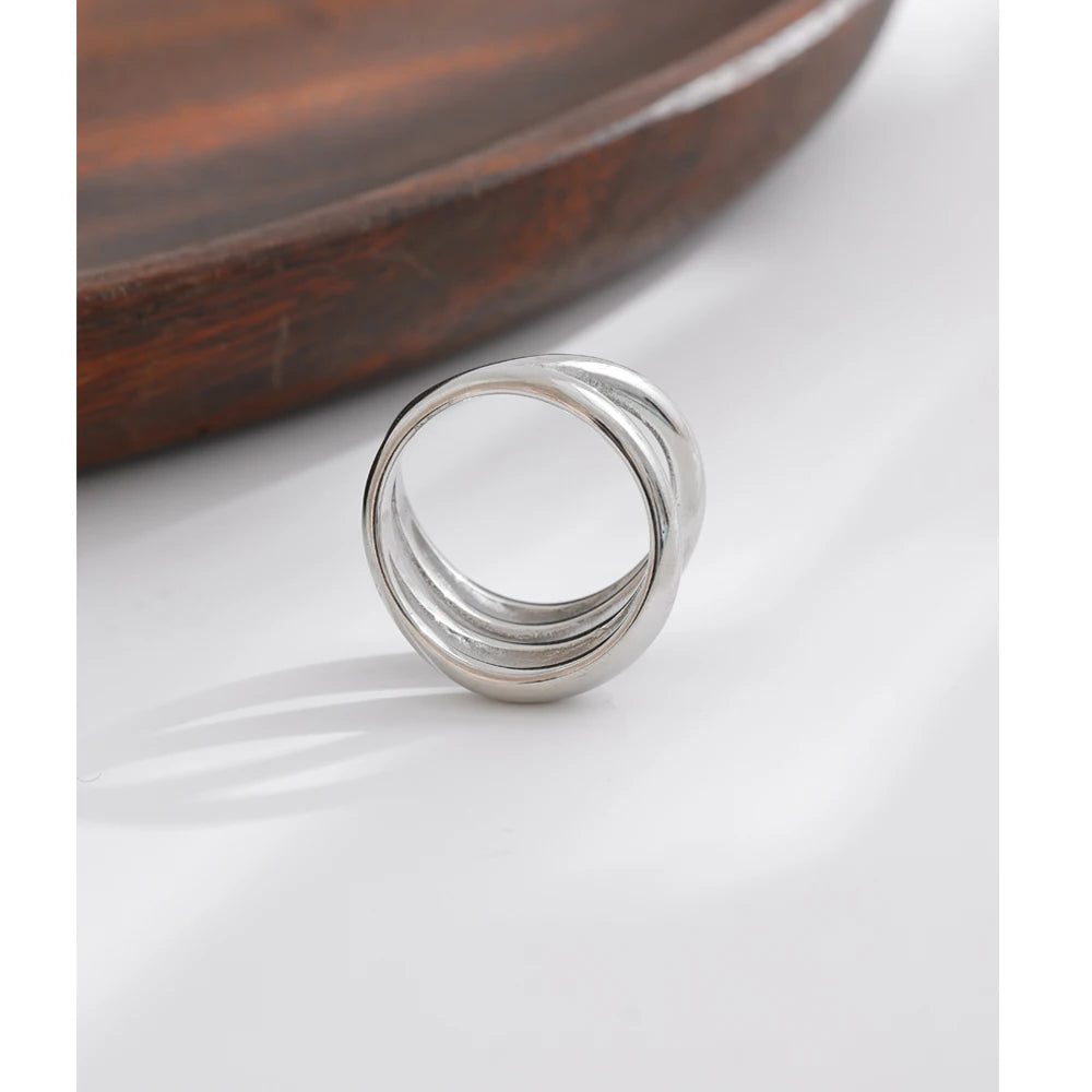 Anel Prata 925 Curvado Duplo Polido – Elegância Escultural | Saint Carvalho