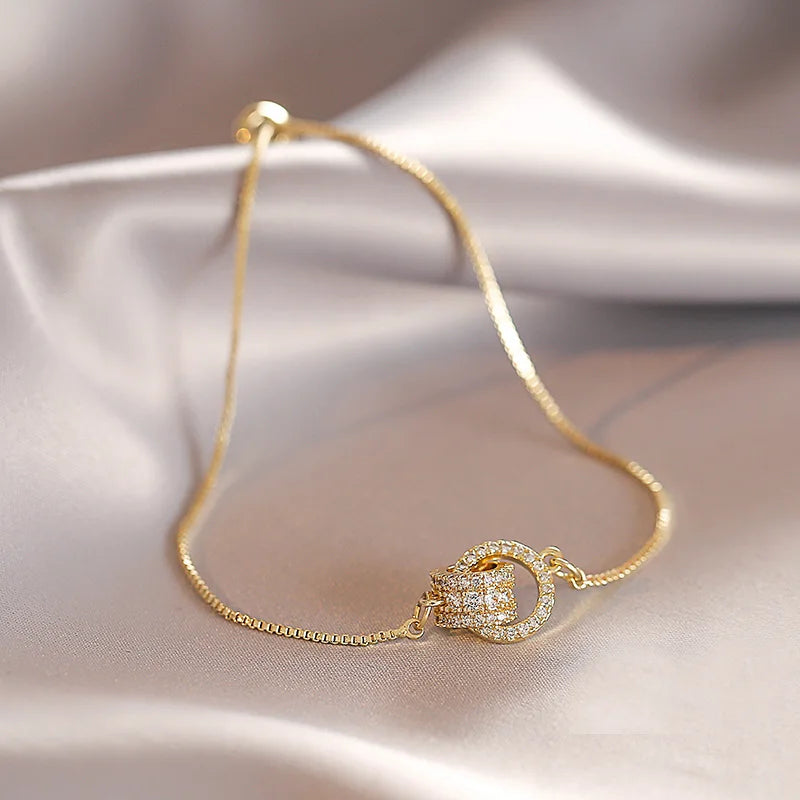 Pulseira Dourada Ajustável com Cristais em Ouro 18k – Delicadeza Atemporal | Saint Carvalho