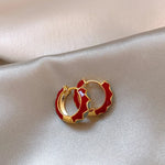 Brincos Argola Pequena Dourada com Cristais – Delicadeza e Brilho Sofisticado | Saint Carvalho