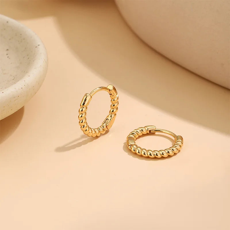 Brinco Argola de Ouro 18K Esferas Polidas – Design Minimalista e Atemporal