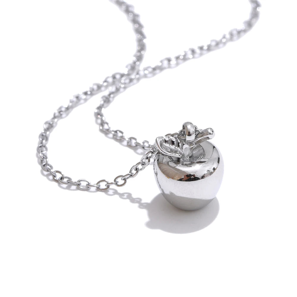 Colar Prata 925 com Pingente de Maçã Polida – Doçura Essencial | Saint Carvalho