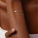 Pulseira Minimalista Dourada com Zircônia – Elegância Discreta Saint Carvalho