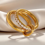 Anel Dourado Três Aros com Zircônias – Sofisticação e Versatilidade | Saint Carvalho