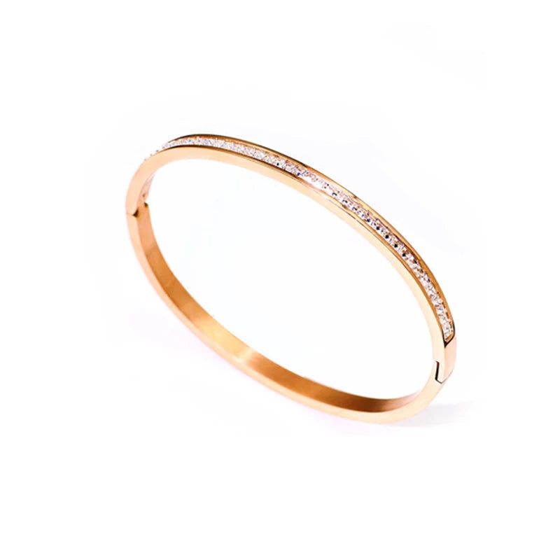 Pulseira Dourada com Cristais em Ouro 18k – Minimalismo Sofisticado | Saint Carvalho