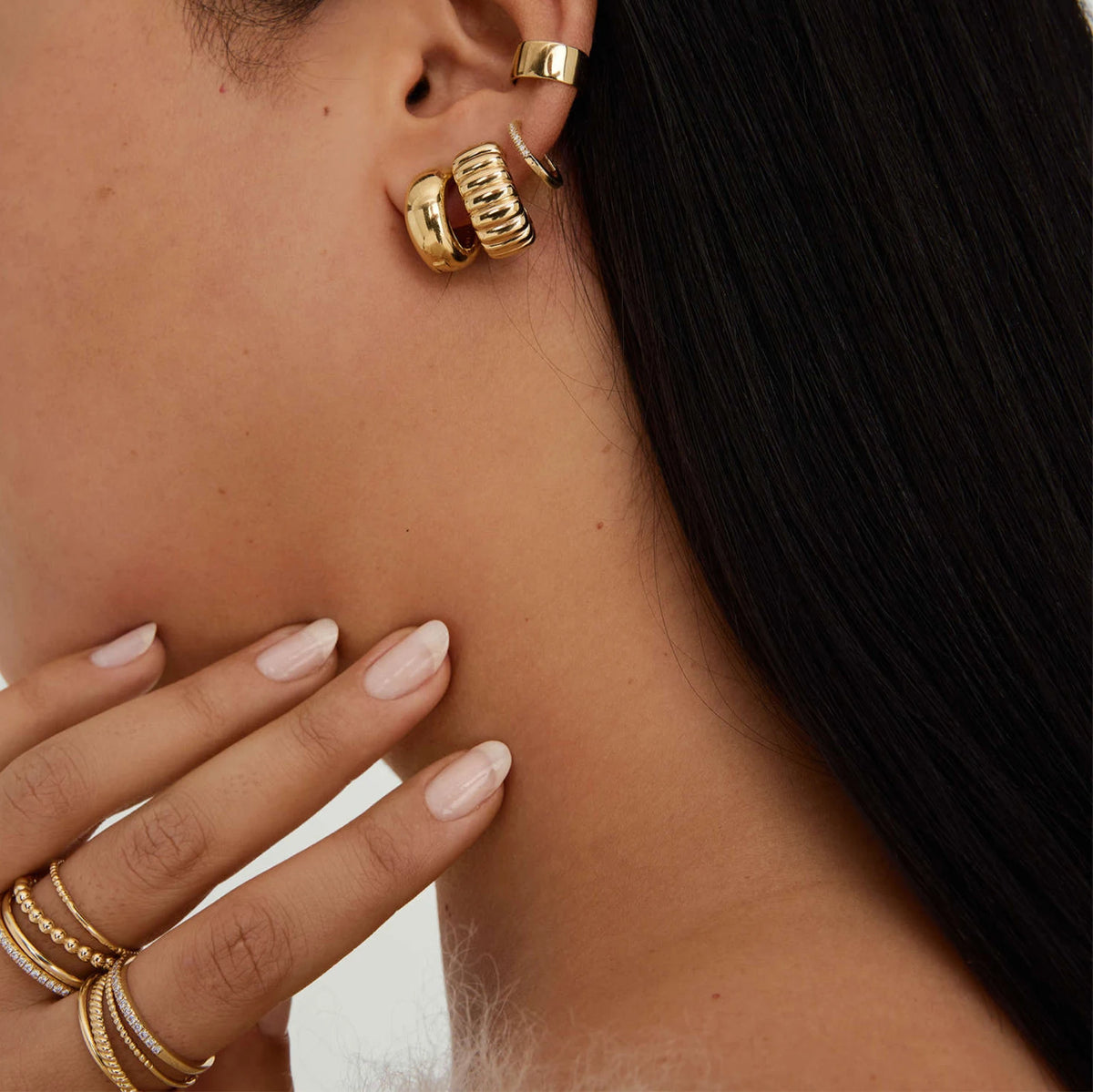Brincos Argolas Charlotte em Ouro 18k – Design Esculpido e Sofisticação Contemporânea | Saint Carvalho