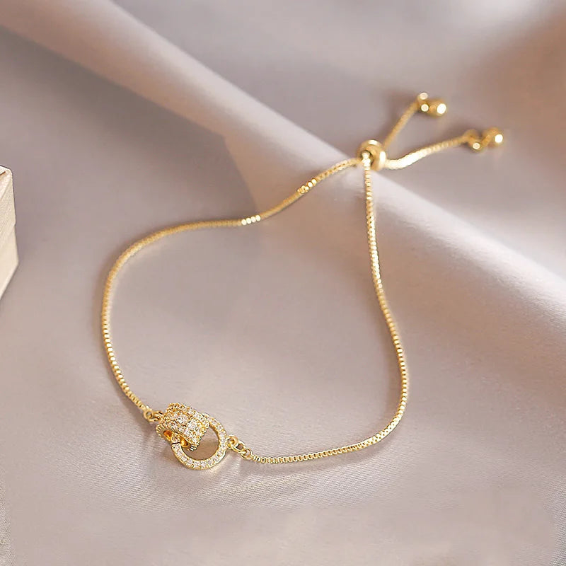 Pulseira Dourada Ajustável com Cristais em Ouro 18k – Delicadeza Atemporal | Saint Carvalho