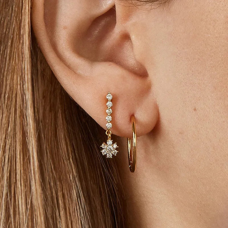 Brinco Argola Média Dourada Minimal | Saint Carvalho