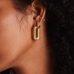 Brinco Retangular Dourado em Ouro 18k – Modernismo Texturizado | Saint Carvalho