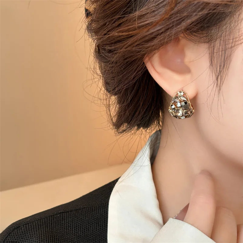 Brincos de Cristais Élégance em Ouro 18k – Luxo Clássico | Saint Carvalho