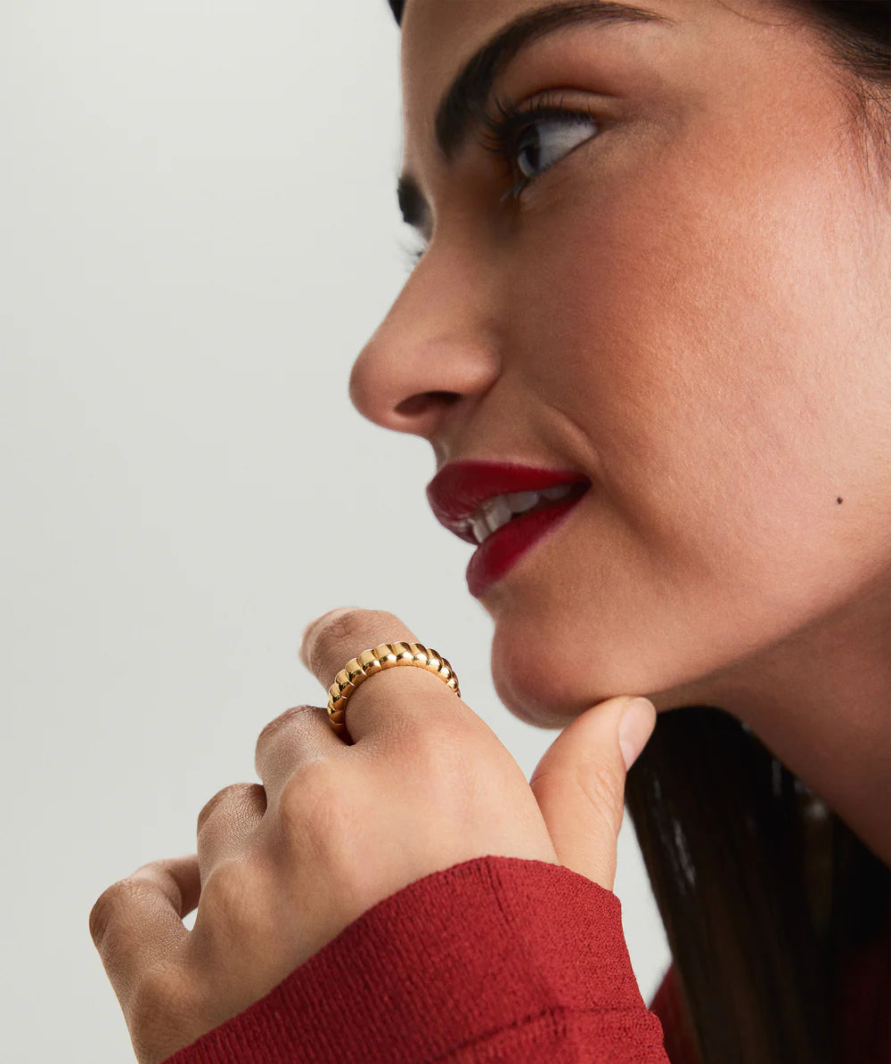 Anel Charlotte Élise em Ouro 18K – Design Esculpido e Elegância Contemporânea | Saint Carvalho