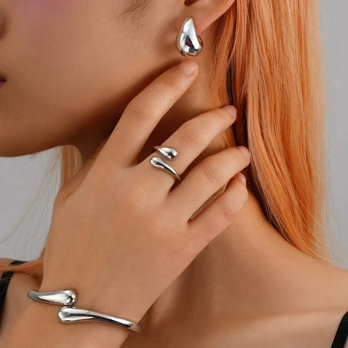 Conjunto Saint Carvalho Lumière — Pulseira, Anel e Brincos Dourados