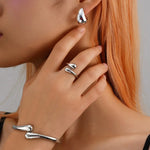 Conjunto Saint Carvalho Lumière — Pulseira, Anel e Brincos Dourados