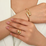 Conjunto Escultural Dourado Saint Carvalho – Colar, Bracelete e Anel Feminino Minimalista