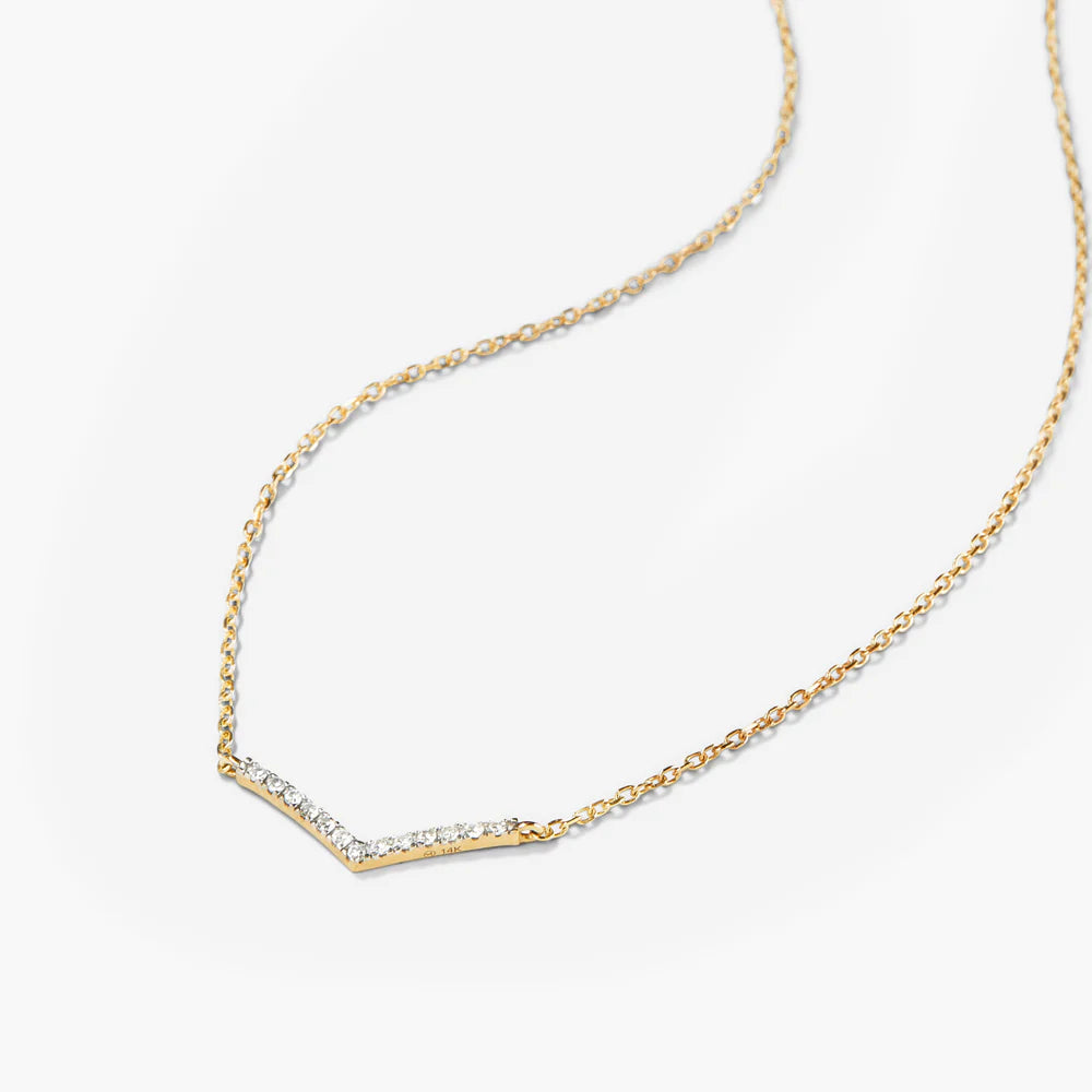 Colar Wishbone Pavé em Ouro 18k – Elegância com Brilho Sutil | Saint Carvalho