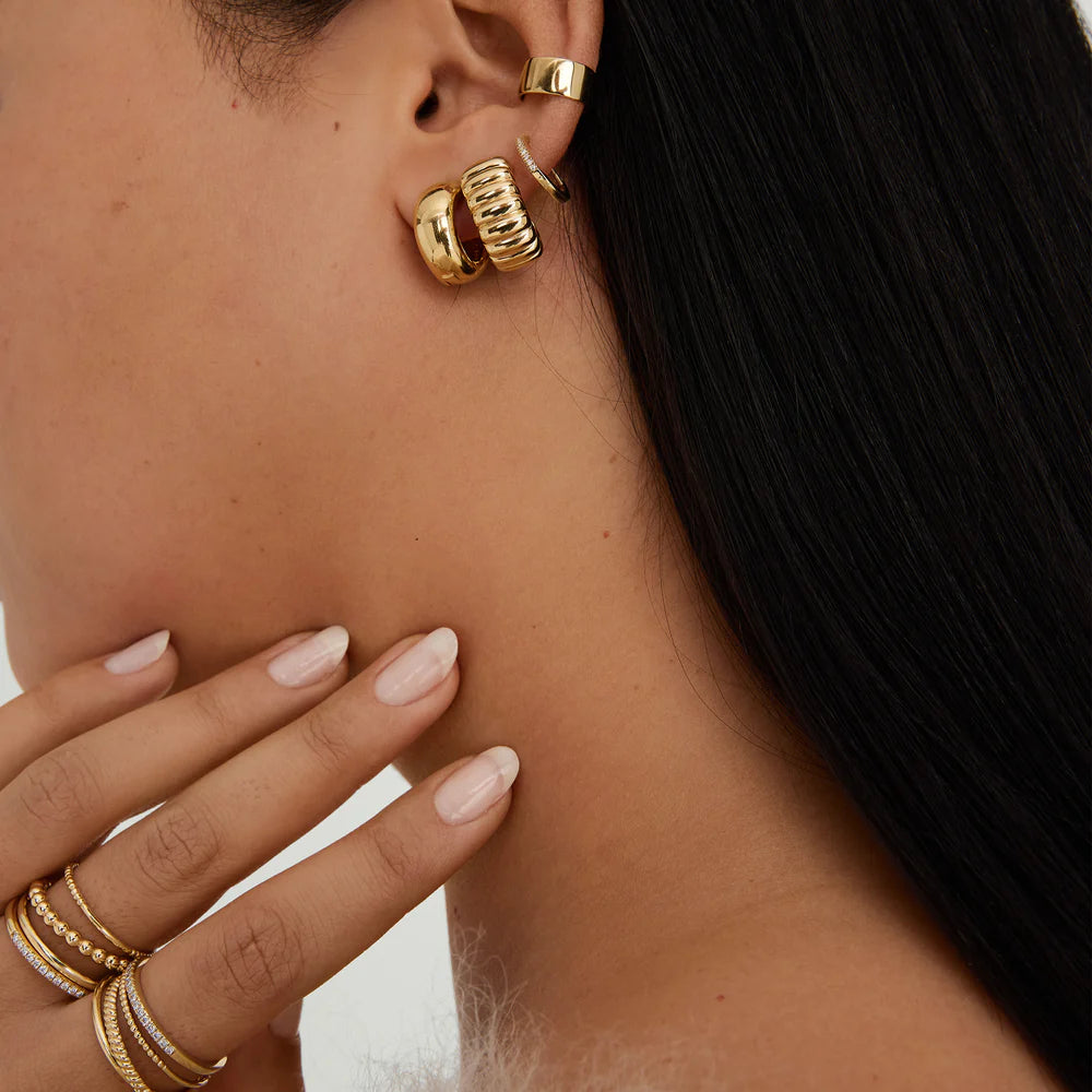 Brinco Argola Dourada Clássica Minimal – Saint Carvalho