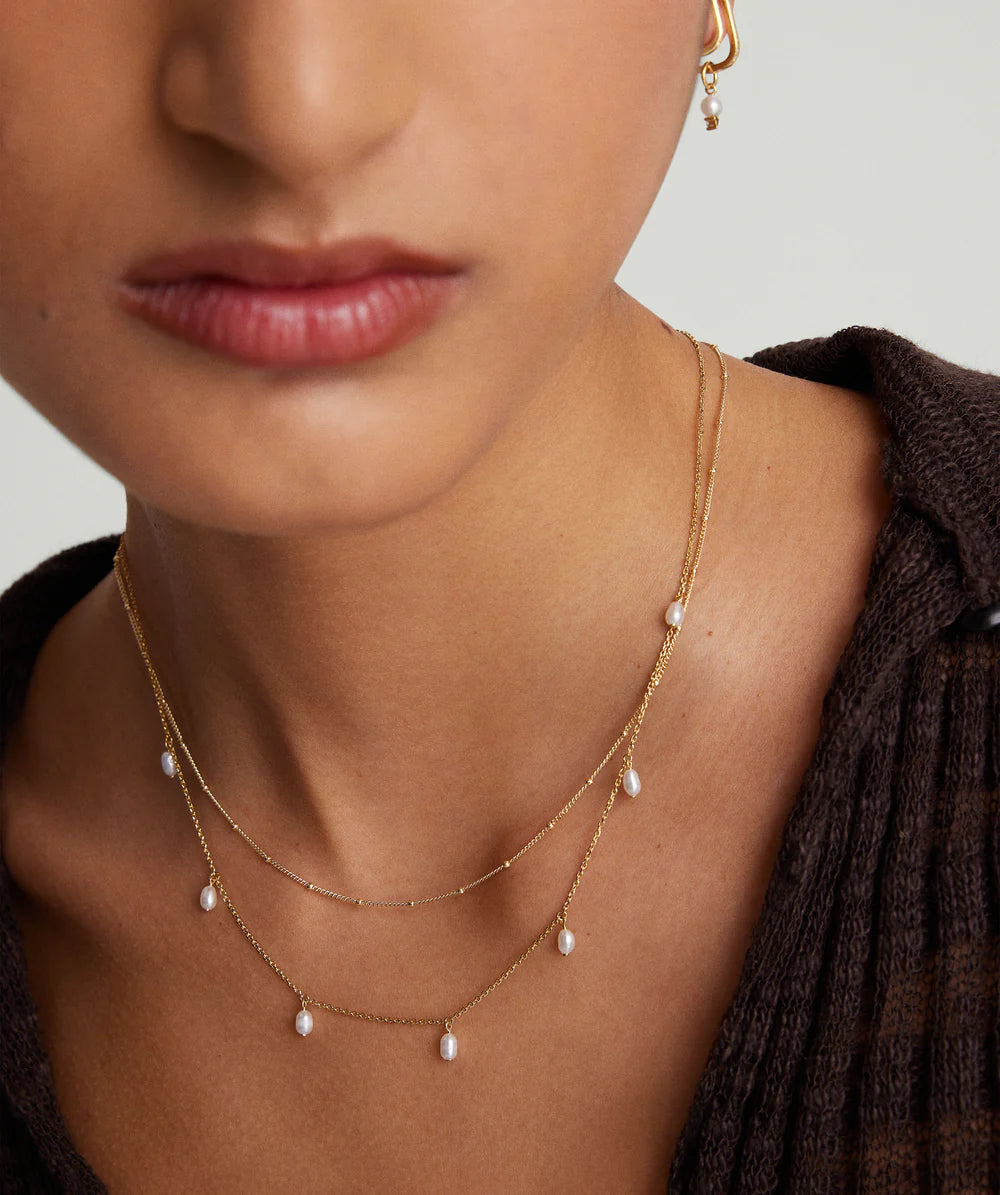 Colar Dangle de Pérolas Naturais em Ouro 18k – Sofisticação Atemporal | Saint Carvalho