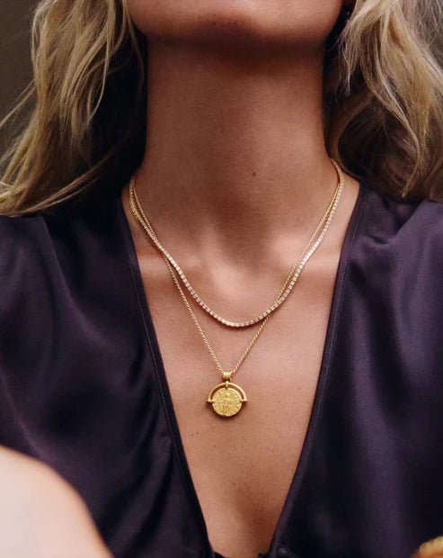 Colar Medalha Romana em Ouro 18k – Elegância Clássica e Atemporal | Saint Carvalho