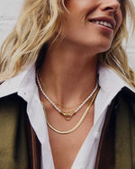 Colar União Eterna – Pérolas Naturais e Fecho Mãos em Dourado | Saint Carvalho