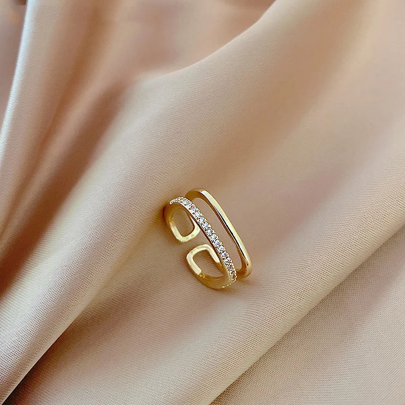 Anel Dourado Aro Duplo com Cristais em Ouro 18k – Luxo Minimalista | Saint Carvalho