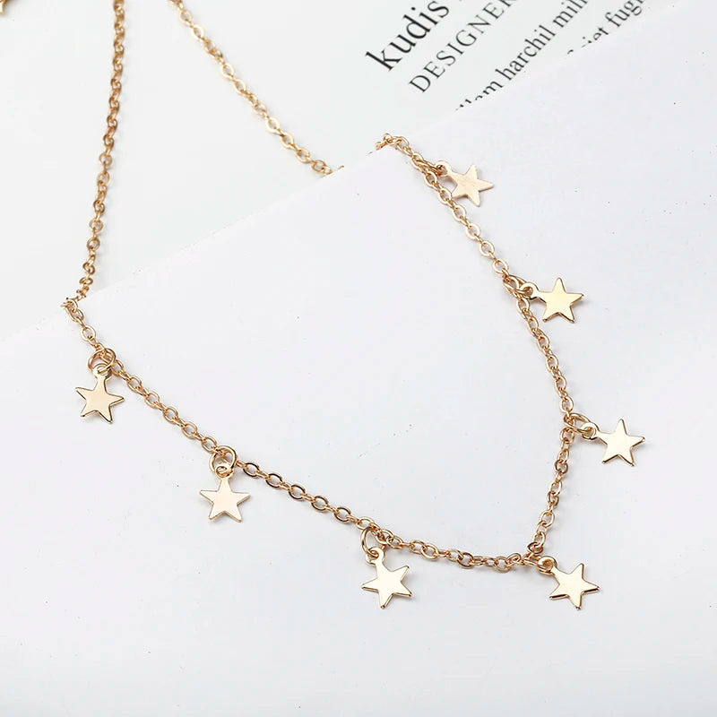 Colar de Estrelinhas Douradas Feminino – Constelação Aurora | Saint Carvalho