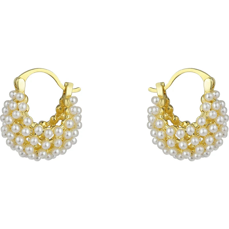 Brincos Argola Dourada com Pérolas – Elegância Atemporal Saint Carvalho