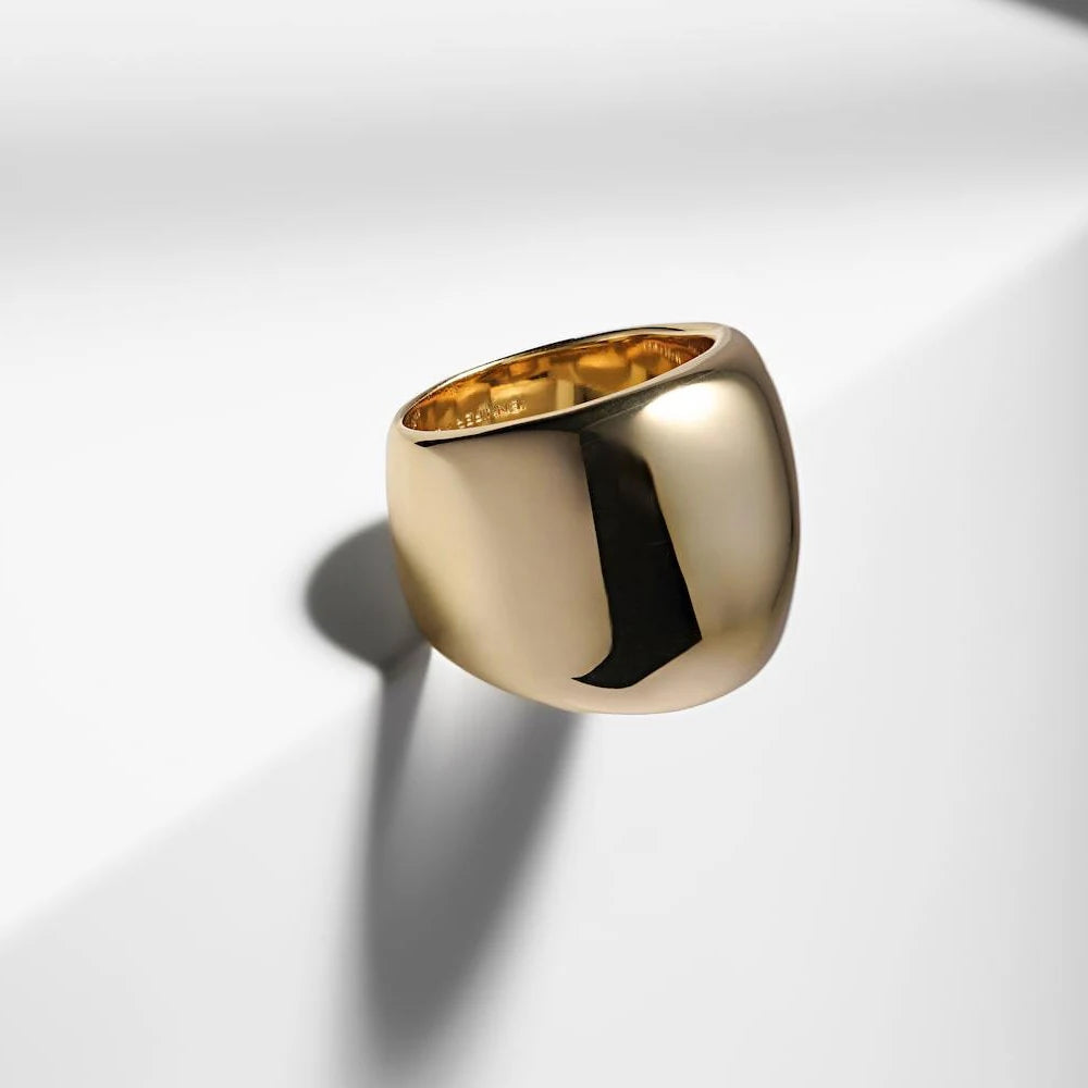 Anel Maxi Quadrado Dourado – Design Contemporâneo em Ouro 18k | Saint Carvalho