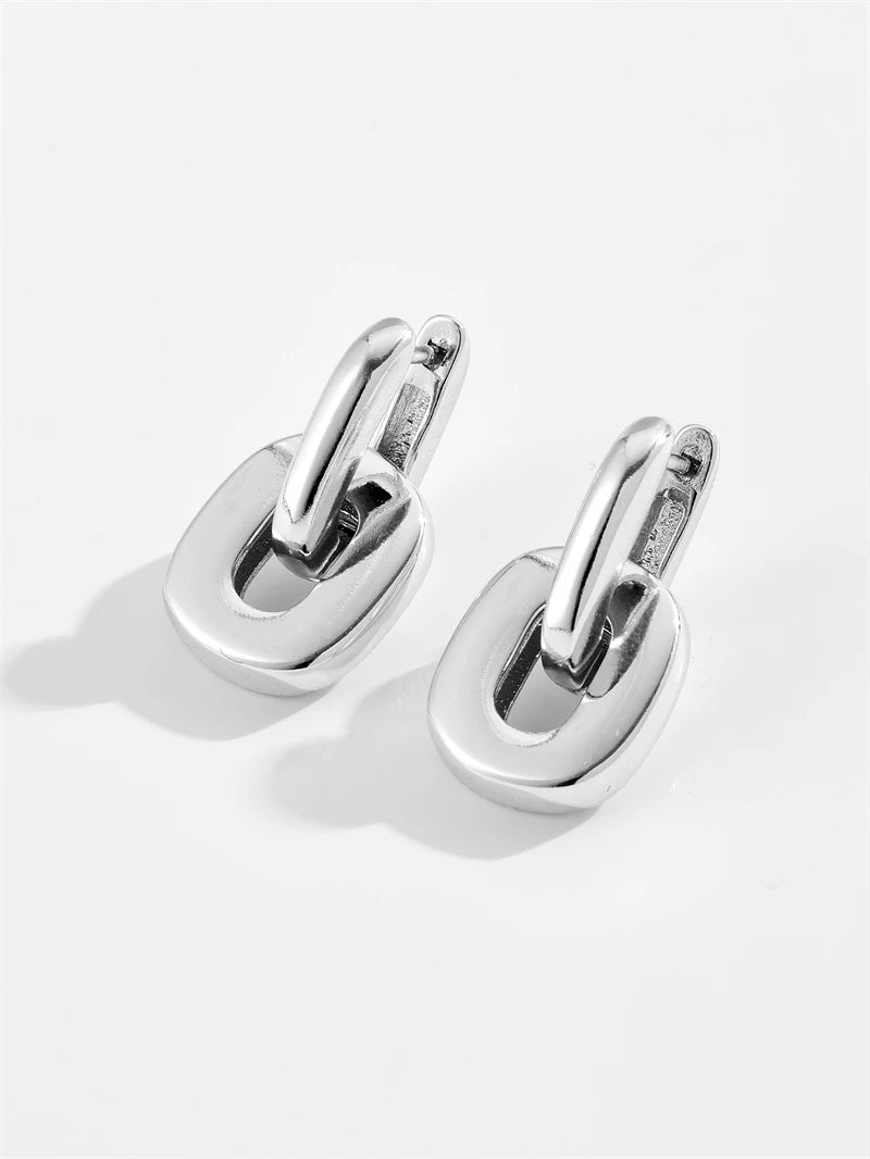 Brinco Argola Dupla Bicolor Ouro e Prata – Design Moderno e Sofisticado