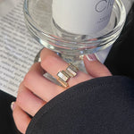 Anel Dourado Retangular com Madreperola e Cristais em Ouro 18k | Saint Carvalho